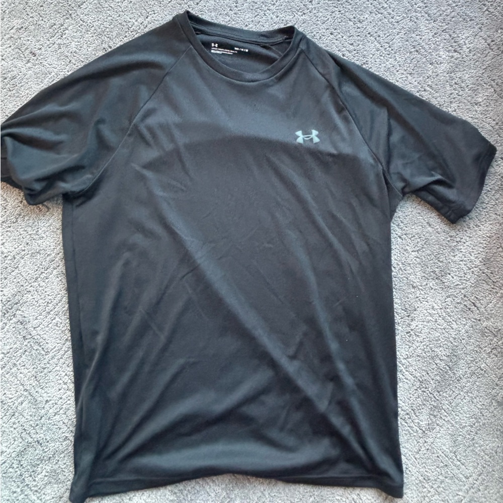 Men’s Under Armour Tshirt size medium